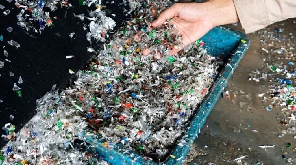 Plastik Hasil Cacahan Mesin Pencacah Besar