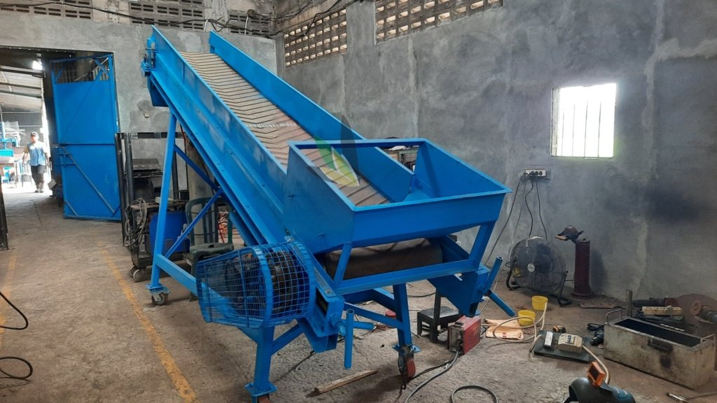 Conveyor feeder merupakan mesin penghubung dalam pengelolaan sampah