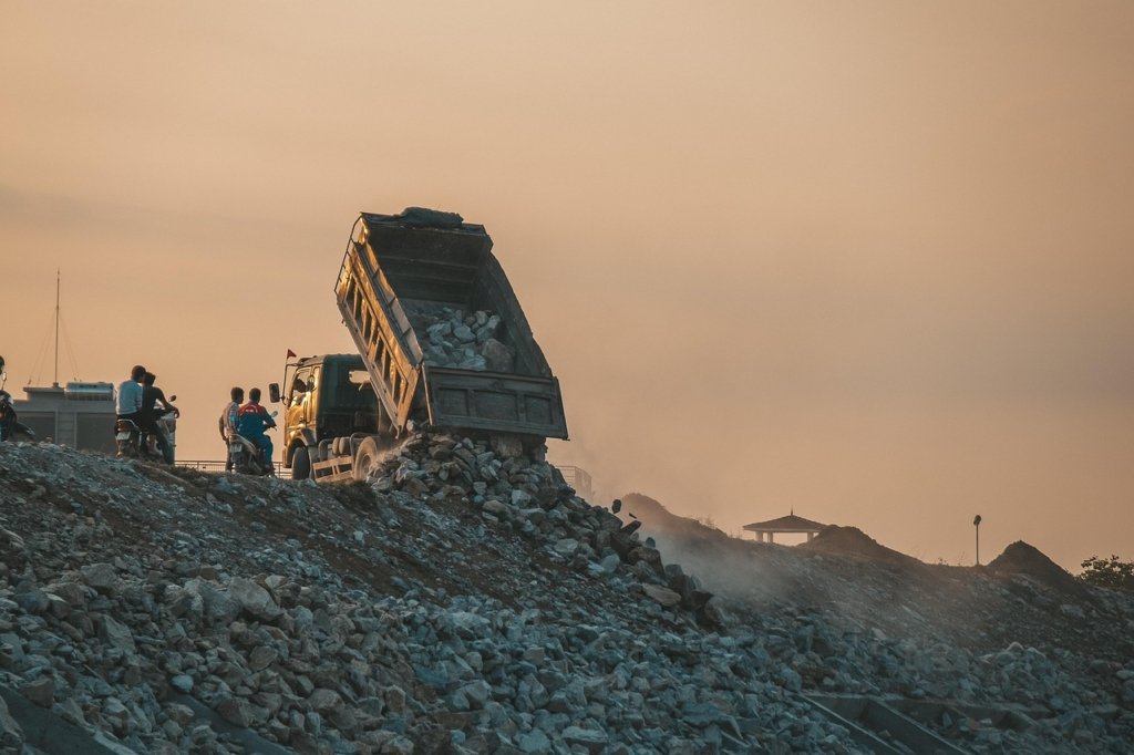 Jarang Diketahui! Inilah 4 Jenis Karoseri Dump Truck Standar merupakan salah satu jenis karoseri dump truck