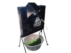 Tampilan mesin pencacah rumput mini dengan hasilnya