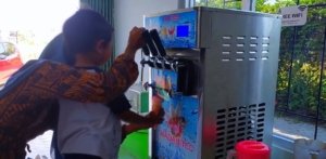 Proses pembuatan mesin es krim