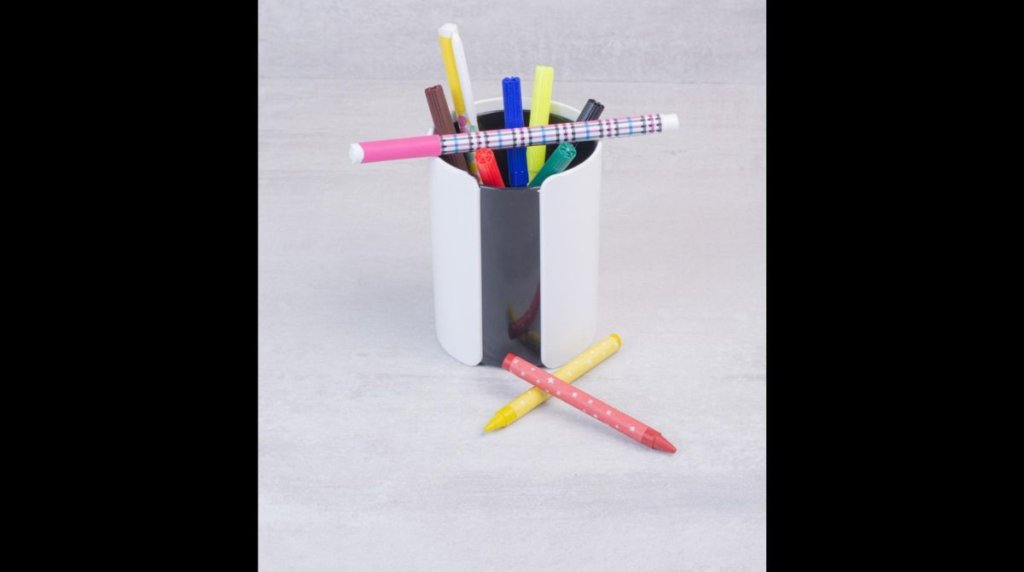 Tempat Pensil dari Botol Plastik Bekas