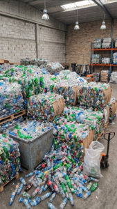 Cara Mengatasi Penumpukan Botol Plastik dan Kardus dengan Mesin Press Hidrolik Gemini Generated Image tttr4ttttr4ttttr