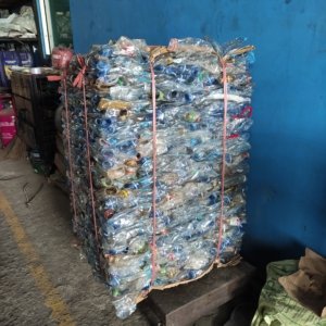 Cara Mengatasi Penumpukan Botol Plastik dan Kardus dengan Mesin Press Hidrolik IMG 20240918 081330