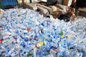 Pemanfaatan limbah anorganik dari botol plastik