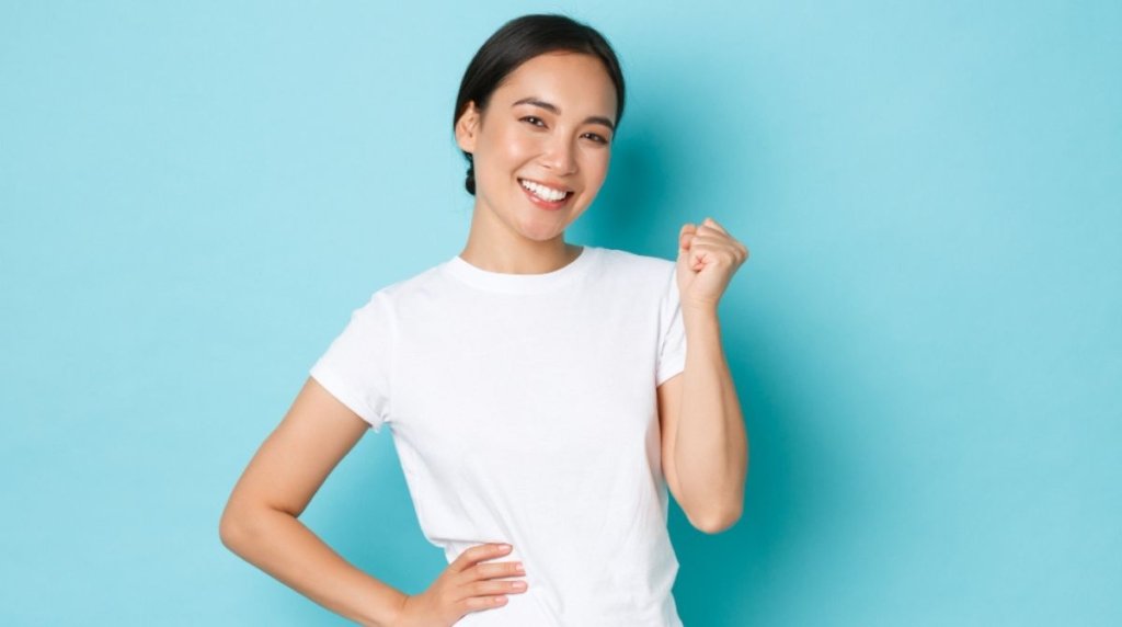 Manfaat Es Krim untuk Kesehatan: 6 Fakta Vitamin dan Cara Membuatnya (Lengkap) Wanita Sehat Tersenyum